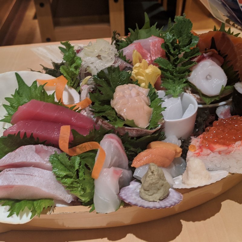 お刺身特選盛り合わせ(焼鳥チキウ)