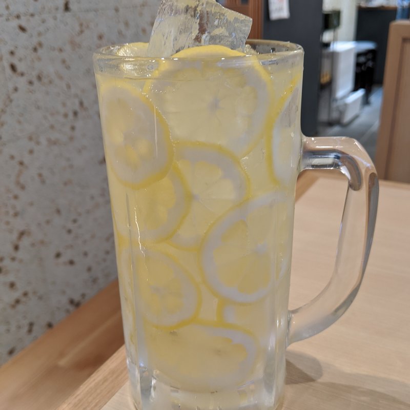 丸ごと生レモンサワー（大ジョッキ）(廻転とやま鮨　銀座)