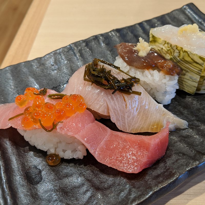 富山湾4貫盛り(廻転とやま鮨　銀座)