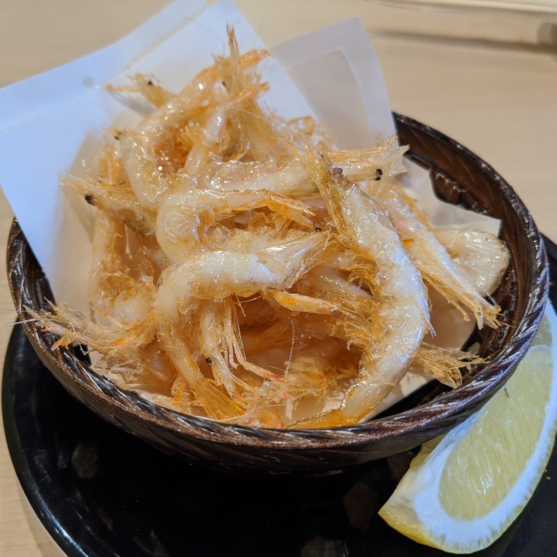 殻付き白えび唐揚げ(廻転とやま鮨　銀座)