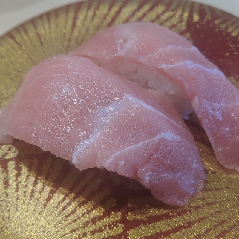 本まぐろ中とろ(廻転とやま鮨　銀座)