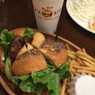 ハンバーガー(KUA`AINA なんばパークス店)