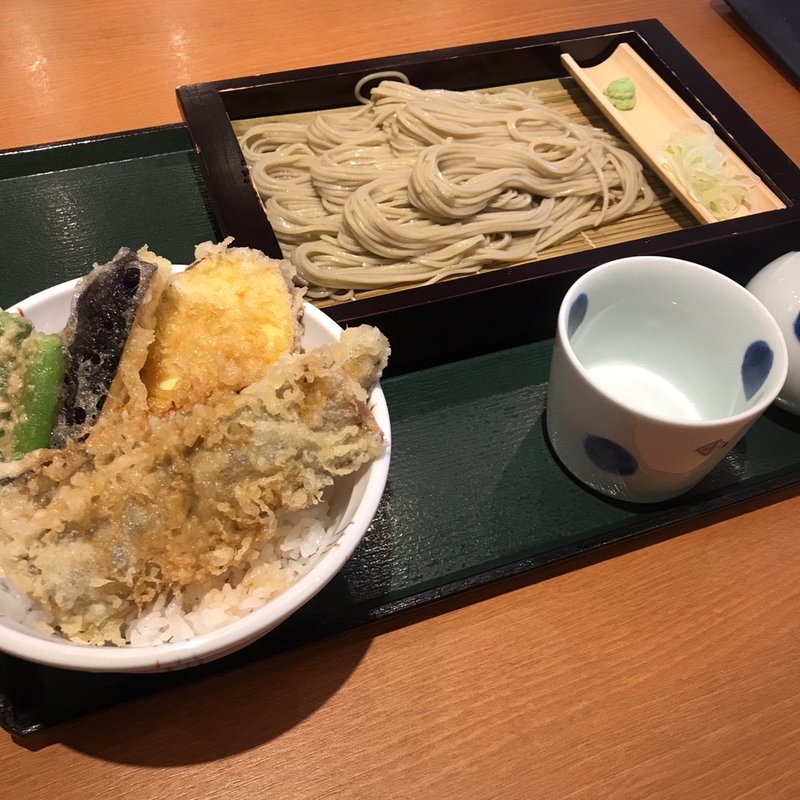 へぎ蕎麦と小盛り穴子丼(越後長岡 小嶋屋 CoCoLo新潟店 （えちごながおか こじまや）)
