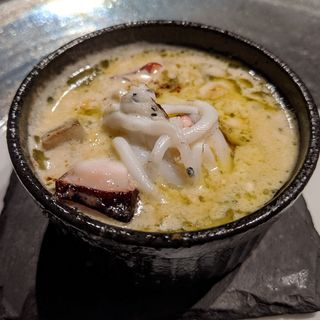 白魚、つぶ貝、たこ、香草バター焼き上げたブルゴーニュ風(ete)