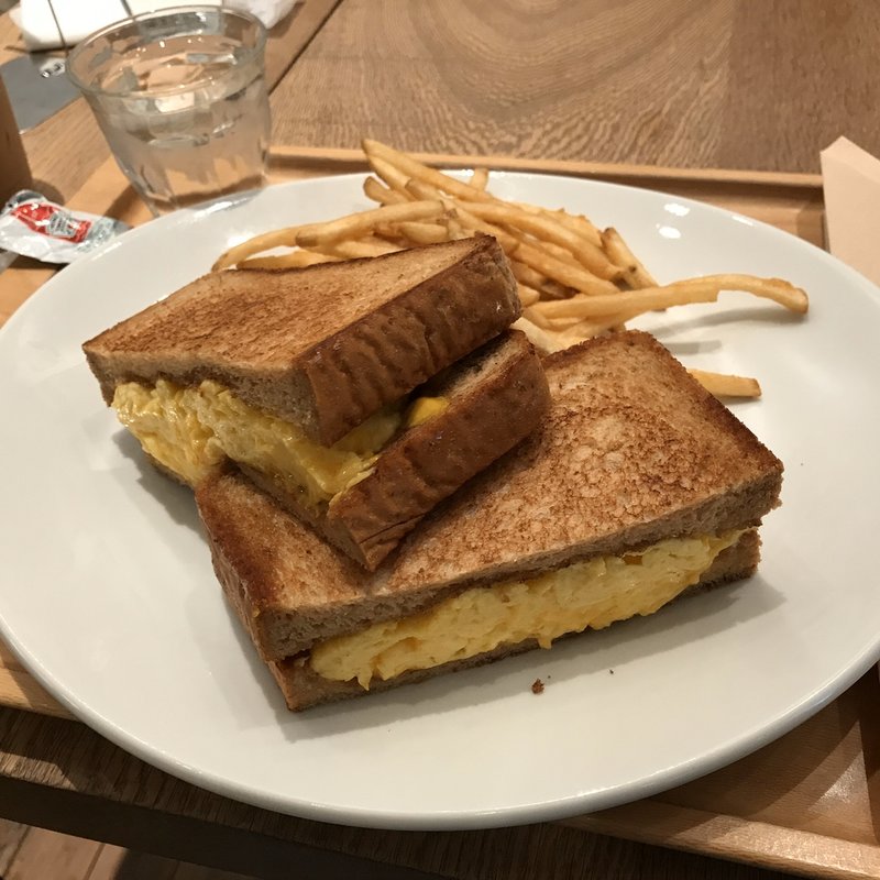 神奈川県産平飼い卵のエッグメルトサンド(RH Cafe 千駄ヶ谷店 （アールエイチカフェ）)