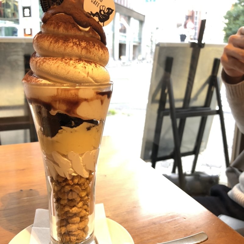 北海道産生クリームのクリーミーパフェ（オレオ＆ココア）(猿カフェ 栄町店 )