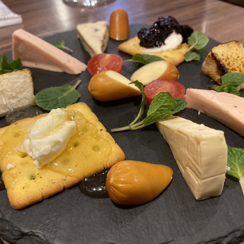 チーズ盛り合わせ(肉バル ジャストミート)