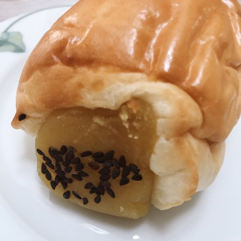 焼きいもあんぱん(ホームベーカリーあんですMatoba / 的場製餡所)