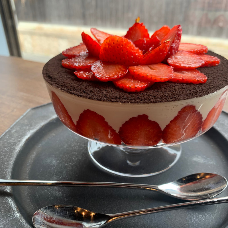 あまおうとティラミスのパルフェ(DORUMIRU.yasakanotou)