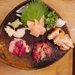 鶏の刺身盛り(炭火焼 直島)