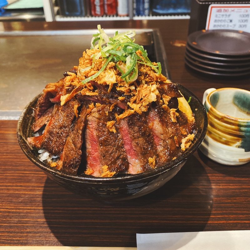 ローストビーフ丼(HAPPY BUFFALO)