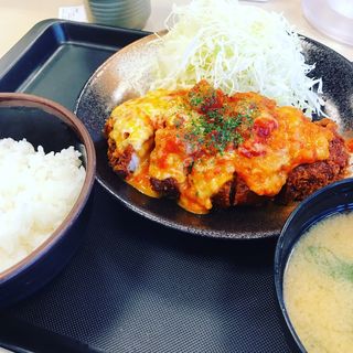 チーズトマト厚切りロースかつ定食(松乃家 綾瀬店 )