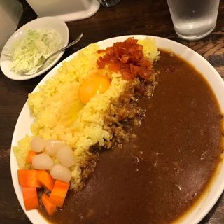ビーフカレー（たまごのせ）(サヴォイ)