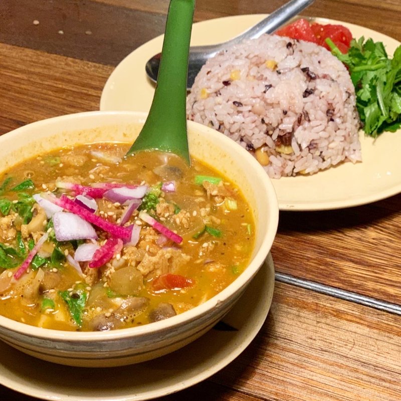 菜の花と京揚げのチキンキーマカレー(think食堂 （シンクショクドウ）)