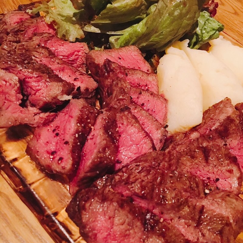 (黒毛和牛一頭買い肉バル デルソーレ道頓堀)