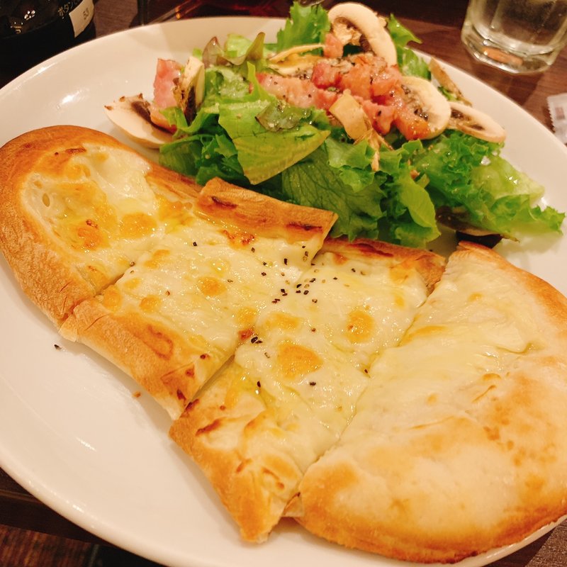 ナンサラダピザ(高倉町珈琲 上尾店)