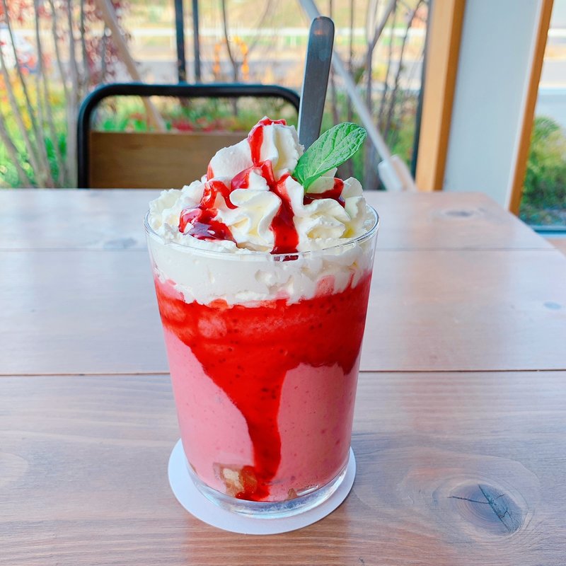 ストロベリーわらび餅スムージー(BLUESTAR CAFE)