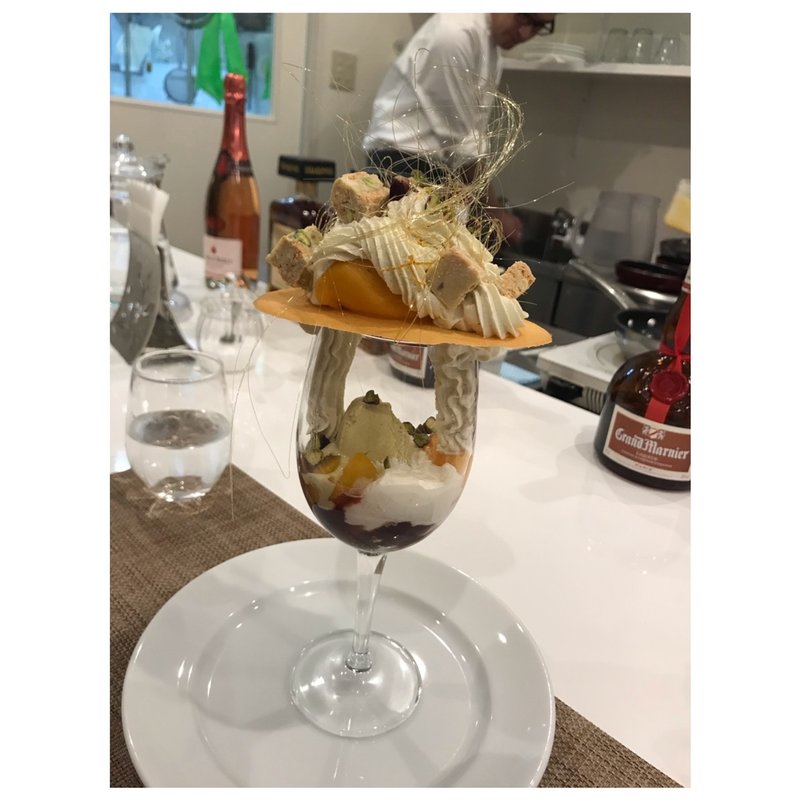 ピスタチオと杏のパフェ(アトリエ コータ)