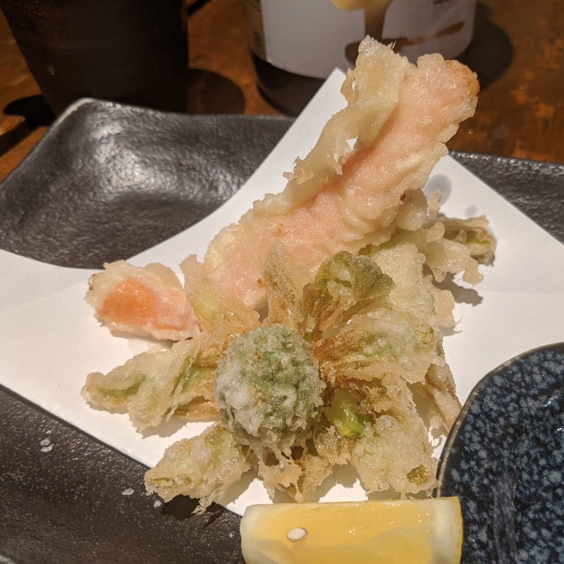 ズワイ蟹と春野菜の天婦羅(魚屋がぶ)