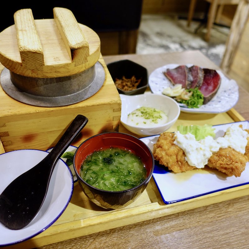 わら焼き鰹のたたきとチキン南蛮定食(龍神丸 イオンモール堺北花田店)