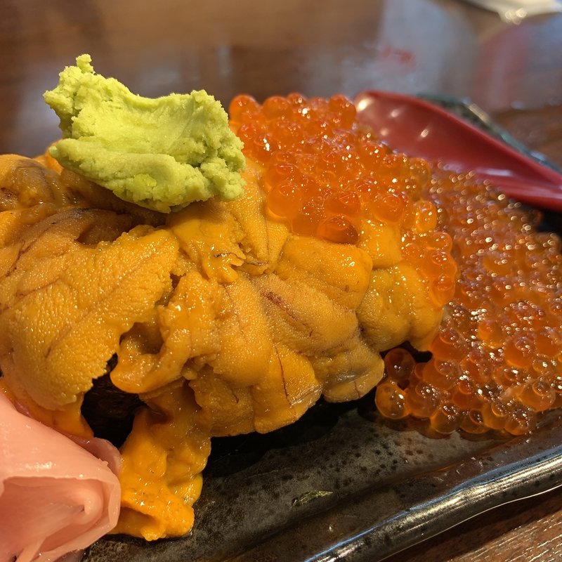 うにいくらこぼれ盛り(豪快 立ち寿司 難波南海通り店 )