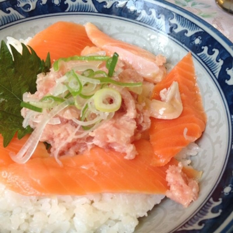ネギトロサーモン丼(みなとや上野2号店 )