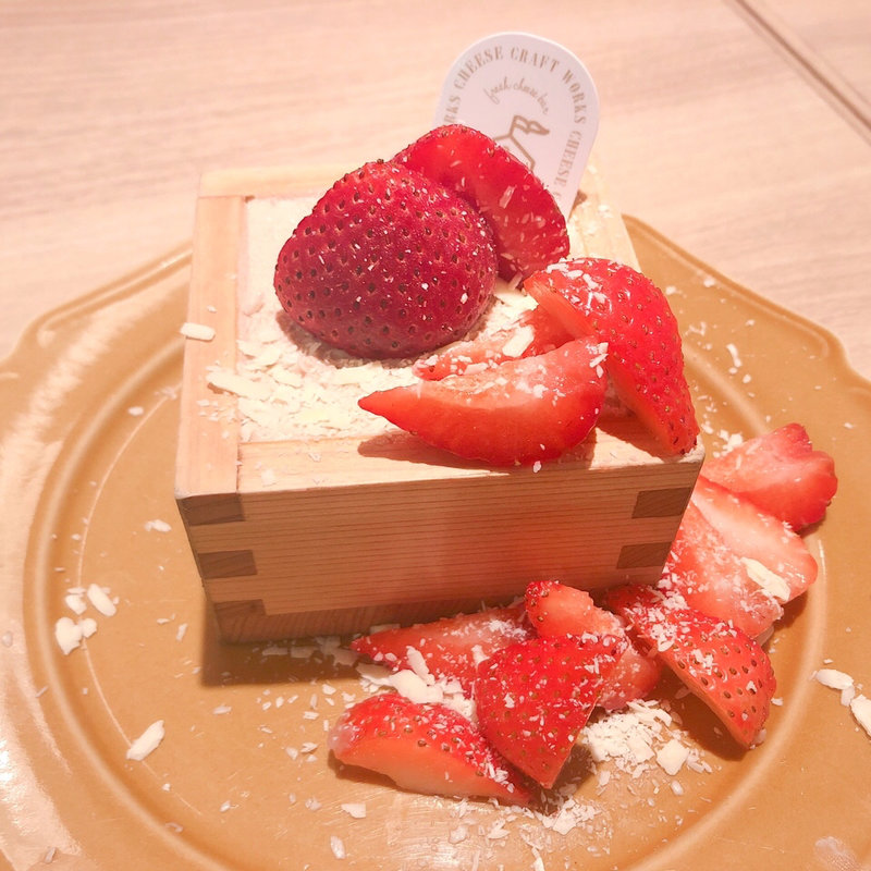 こぼれいちごのマスカルポーネティラミス(CHEESE CRAFT WORKS 池袋PARCO店)