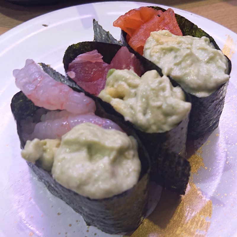 アボカド軍艦3貫盛り(回転寿司みさき 川崎ダイス店)