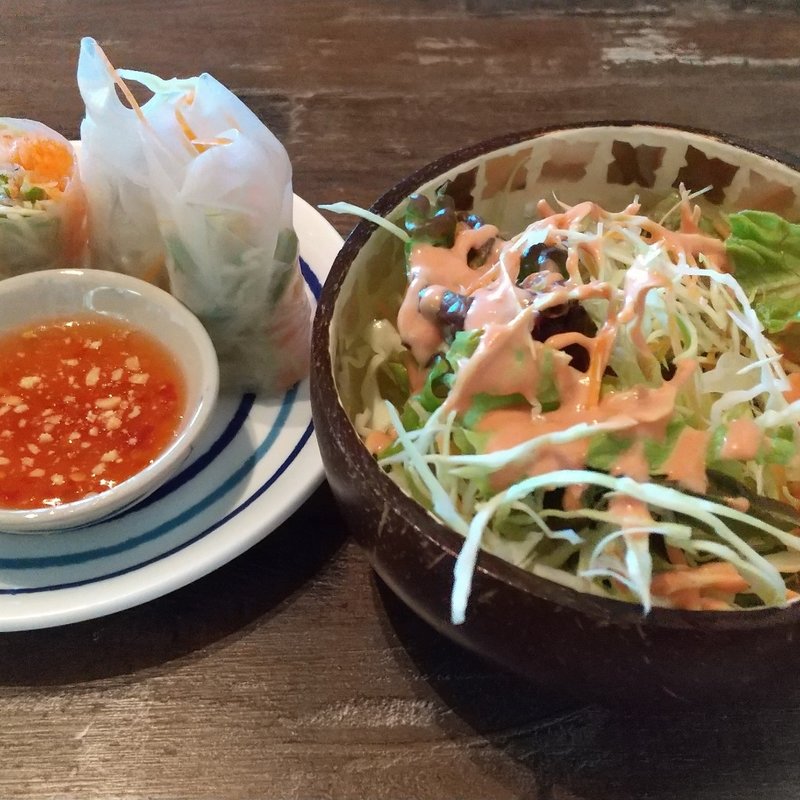 Aセットのサラダと生春巻(THAI BISTRO SALIT(タイ ビストロ サリット))