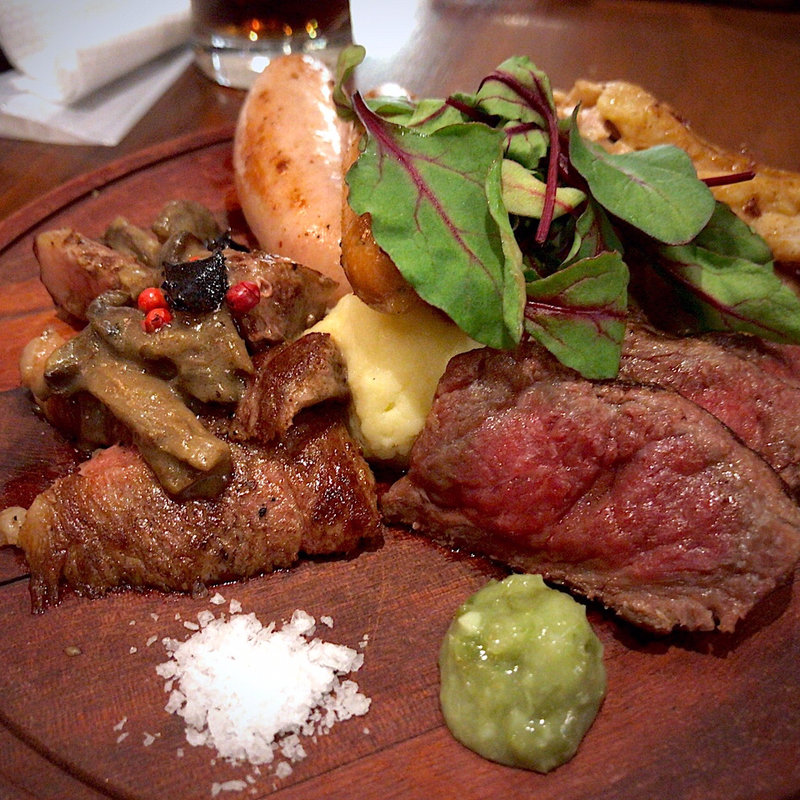 4種の肉盛り合わせ(エスパルマドール マリスケリア )