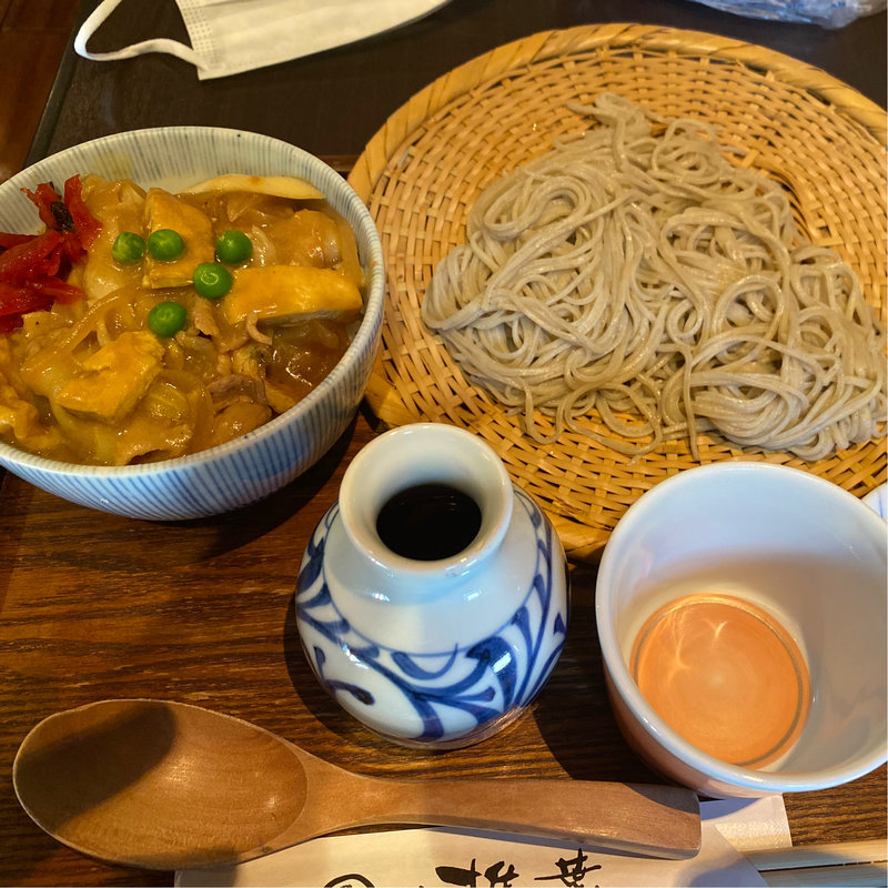 日替わり丼（カレー丼）と冷たい蕎麦(椎葉 （しいば）)