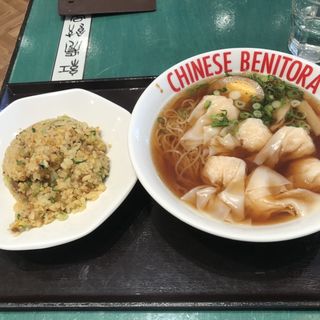 海老ワンタン麺と半炒飯(紅虎餃子房 ゆめシティ下関店 )