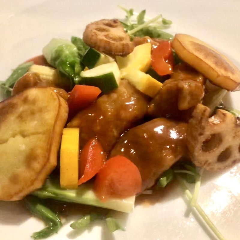 香港式ストロベリーソースの酢豚(厨酒房ぱんどら)