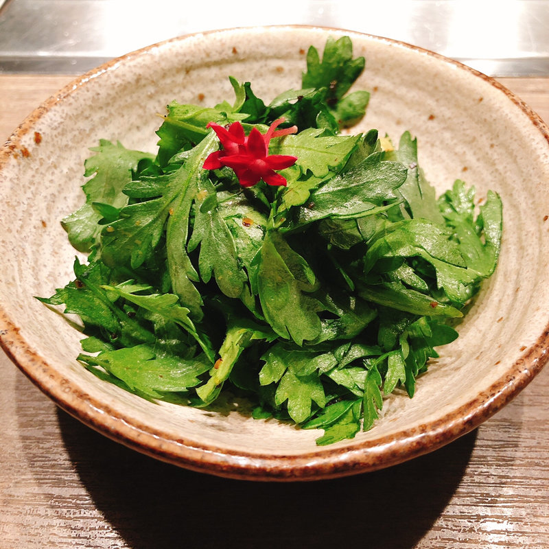 春菊サラダ(うしごろ 銀座店)