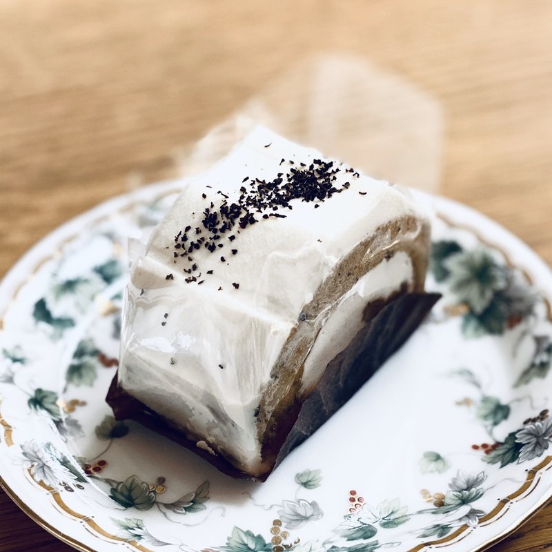 紅茶とレモンのスフレロール(洋菓子店 タンドレス)