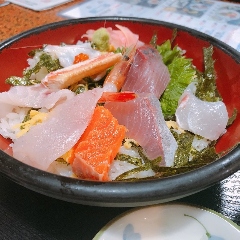 特選魚山丼(魚山亭 （ぎょさんてい）)