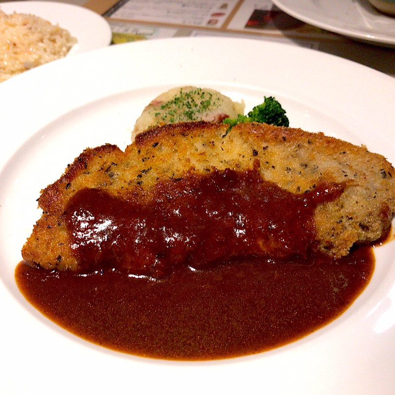 豚ロース肉の香草パン粉焼き(マトリョーシカ 上野マルイ店)