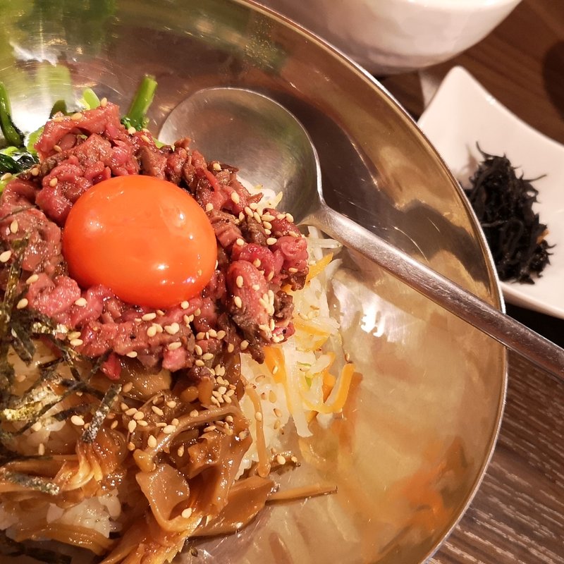 ローストビーフユッケビビンバ(白か黒)