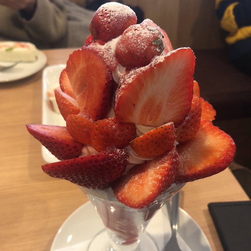 いちごパフェ(果実園 リーベル 東急吉祥寺店)