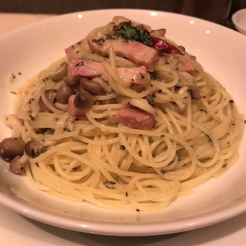 ベーコンとソーセージ・しめじ（ガーリック）(パスタ キッチン （PASTA KITCHEN）)