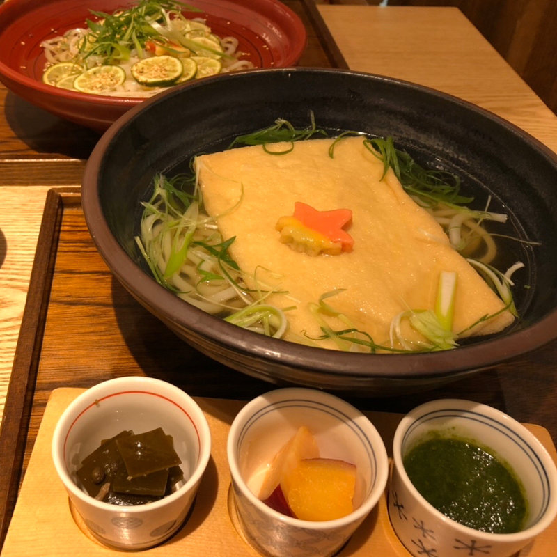 大判京きつねおうどん(もみじ茶屋 鎌倉小町通り)