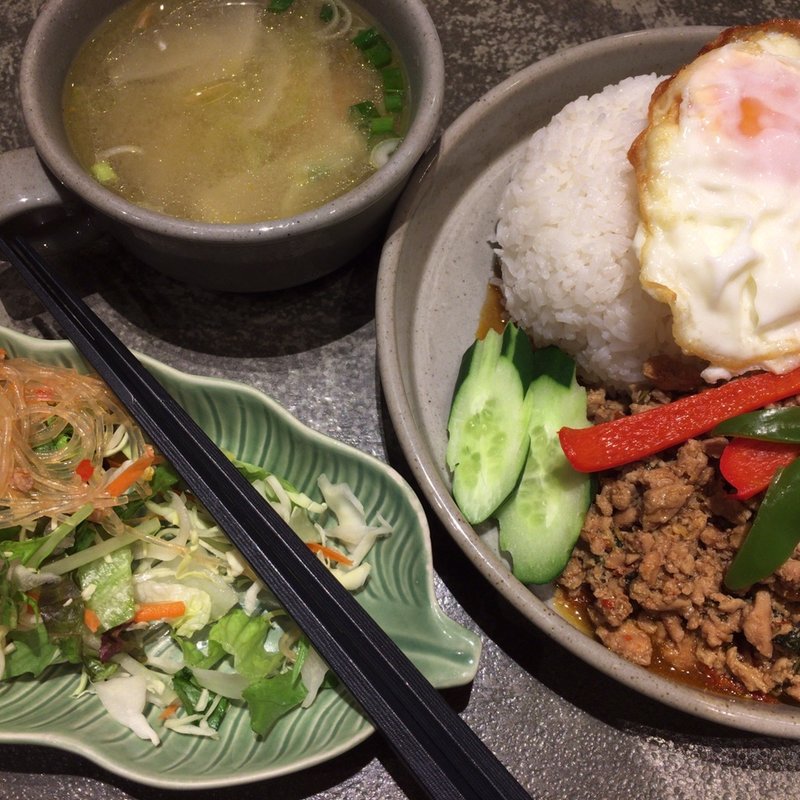 ガパオライス(ブルーパパイアタイランド 京橋エドグラン店)