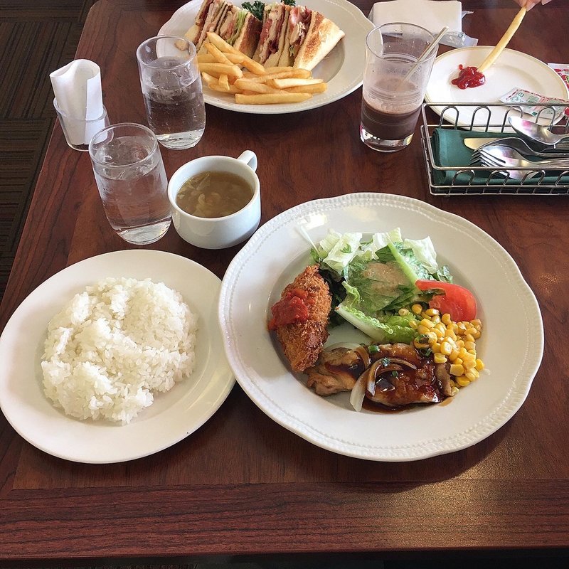 洋食ランチ  水・木  白身魚のフライとてりやきチキン(ロイヤルホスト 高蔵寺店 )