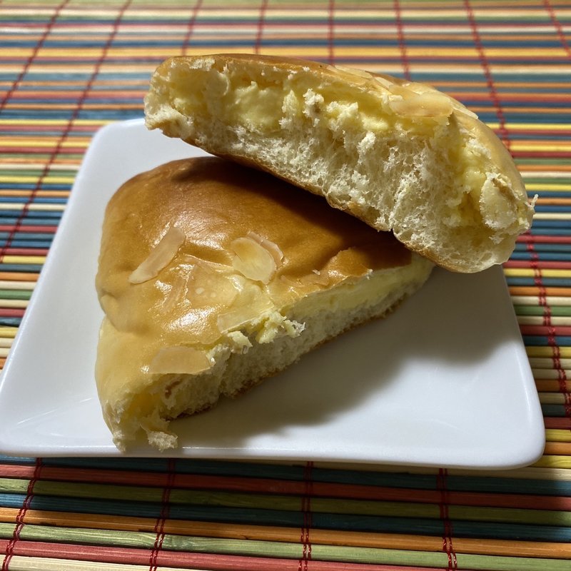 クリームパン(柿の木 うえのベーカリー)