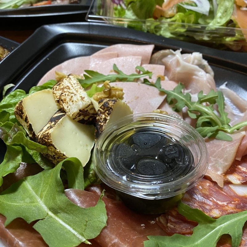 生ハムとサラミの 盛り合わせ(Gaston&Gaspar 六本木店)