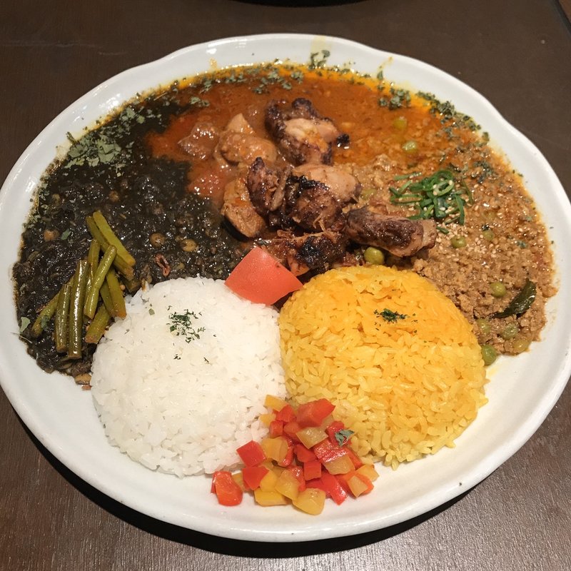 3種あいがけカレー(カオス スパイスダイナー )