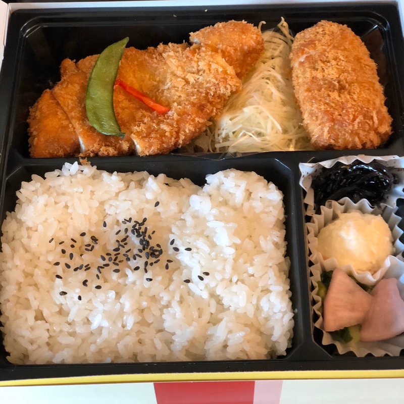ヘレロース合盛り弁当(とんかつKYK)