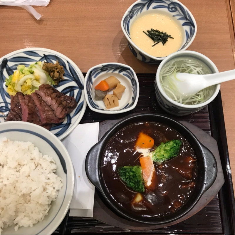 牛たんと牛たんシチューランチ(牛たんと和牛焼き青葉 たまプラーザ店)