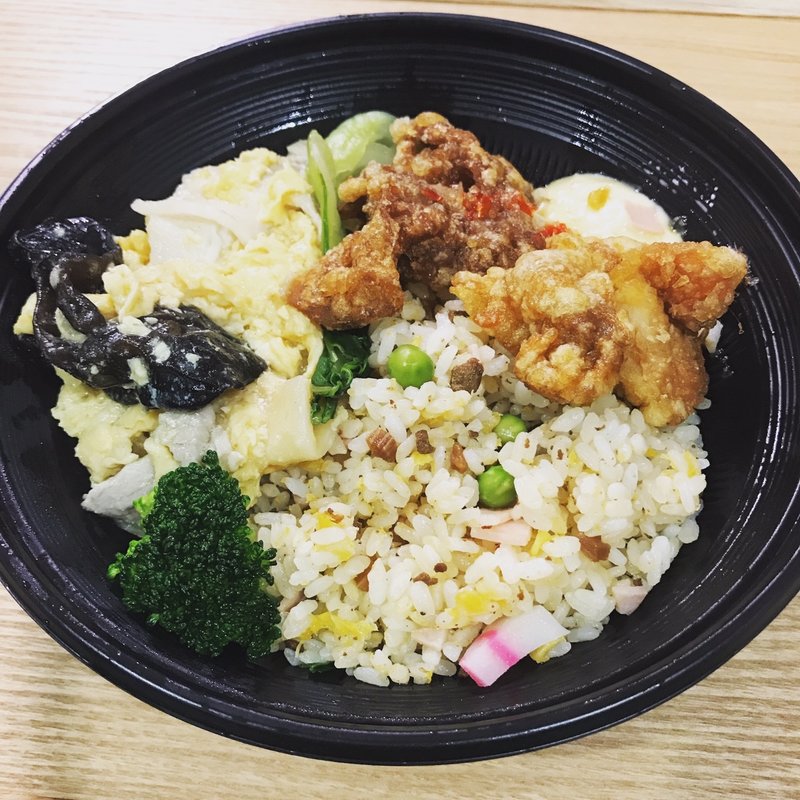 惣菜2種盛り炒飯弁当(胡同家常菜 丸ビル （フートンカジョウサイ DELI）)