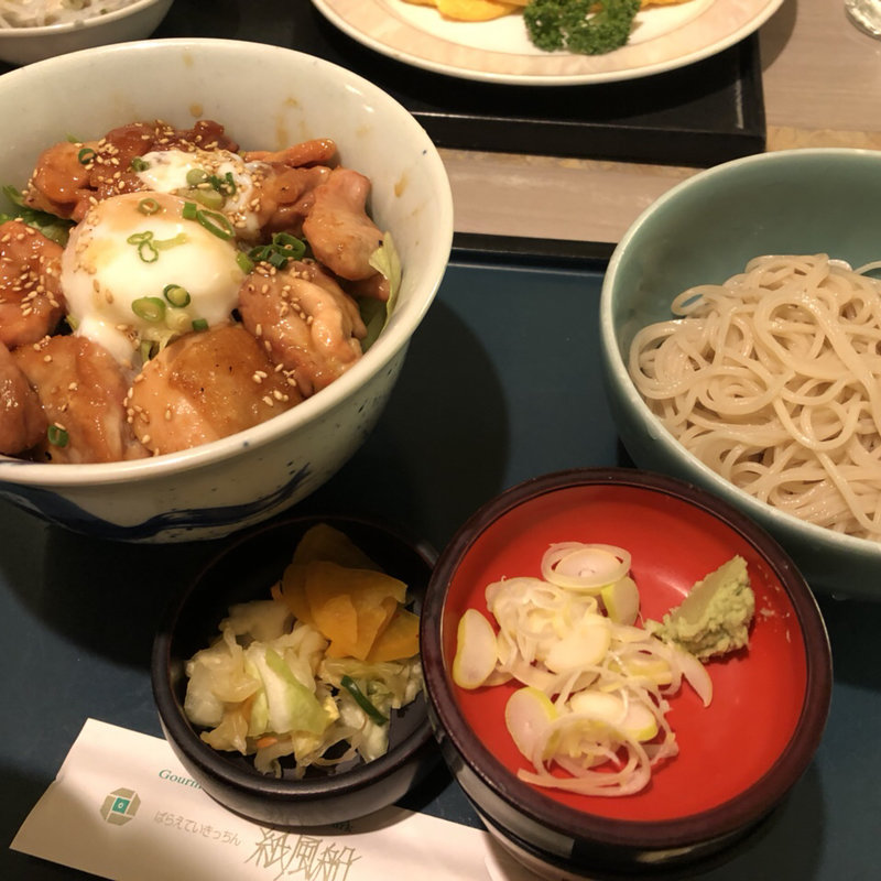 鶏照り焼き丼と蕎麦セット(バラエティきっちん紙風船)